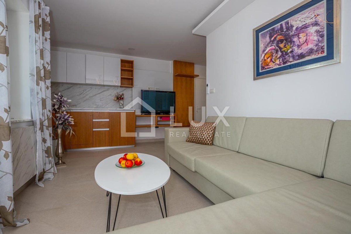 CRIKVENICA - apartmajska vila z bazenom