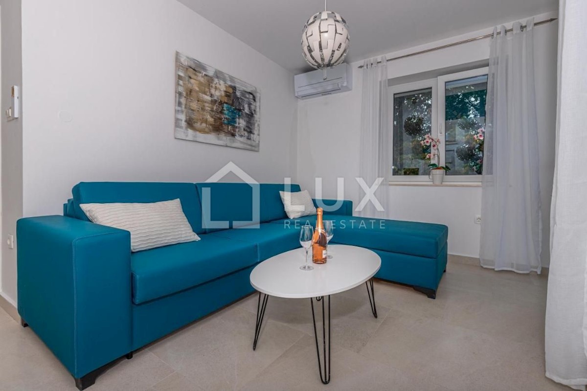 CRIKVENICA - apartmajska vila z bazenom
