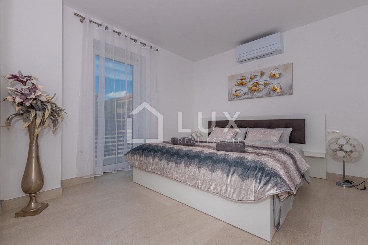 CRIKVENICA - apartmajska vila z bazenom