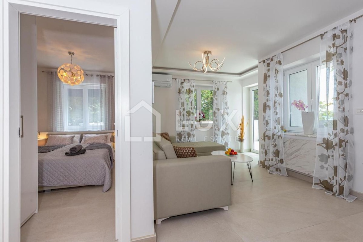 CRIKVENICA - apartmajska vila z bazenom