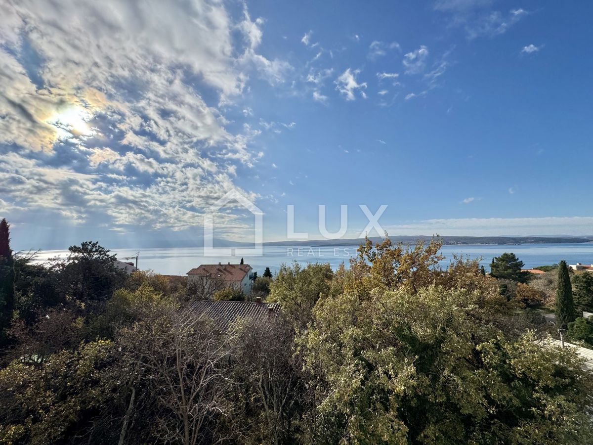 CRIKVENICA - dvoetažni apartma, 150m do morja, novogradnja