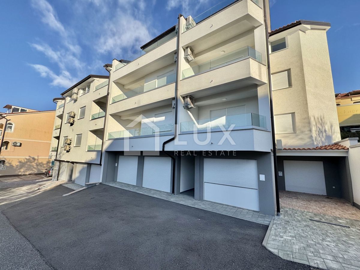 CRIKVENICA - dvoetažni apartma, 150m do morja, novogradnja