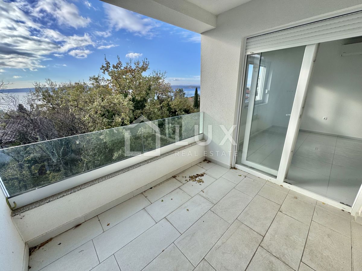 CRIKVENICA - dvoetažni apartma, 150m do morja, novogradnja