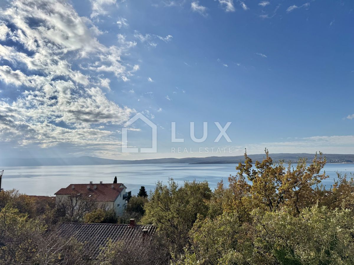 CRIKVENICA - dvoetažni apartma, 150m do morja, novogradnja