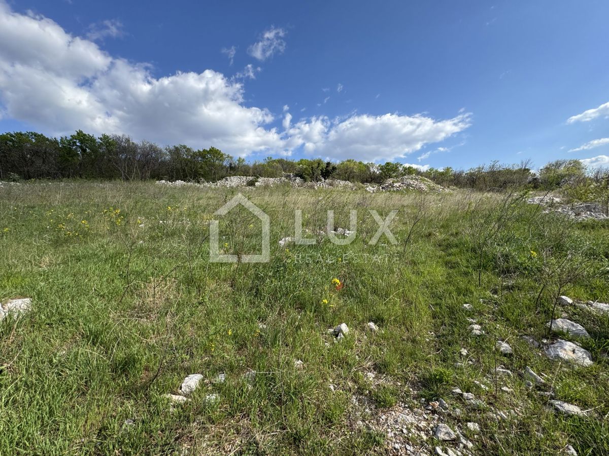 KLENOVICA - gradbeno zemljišče 823m2, 200m do morja