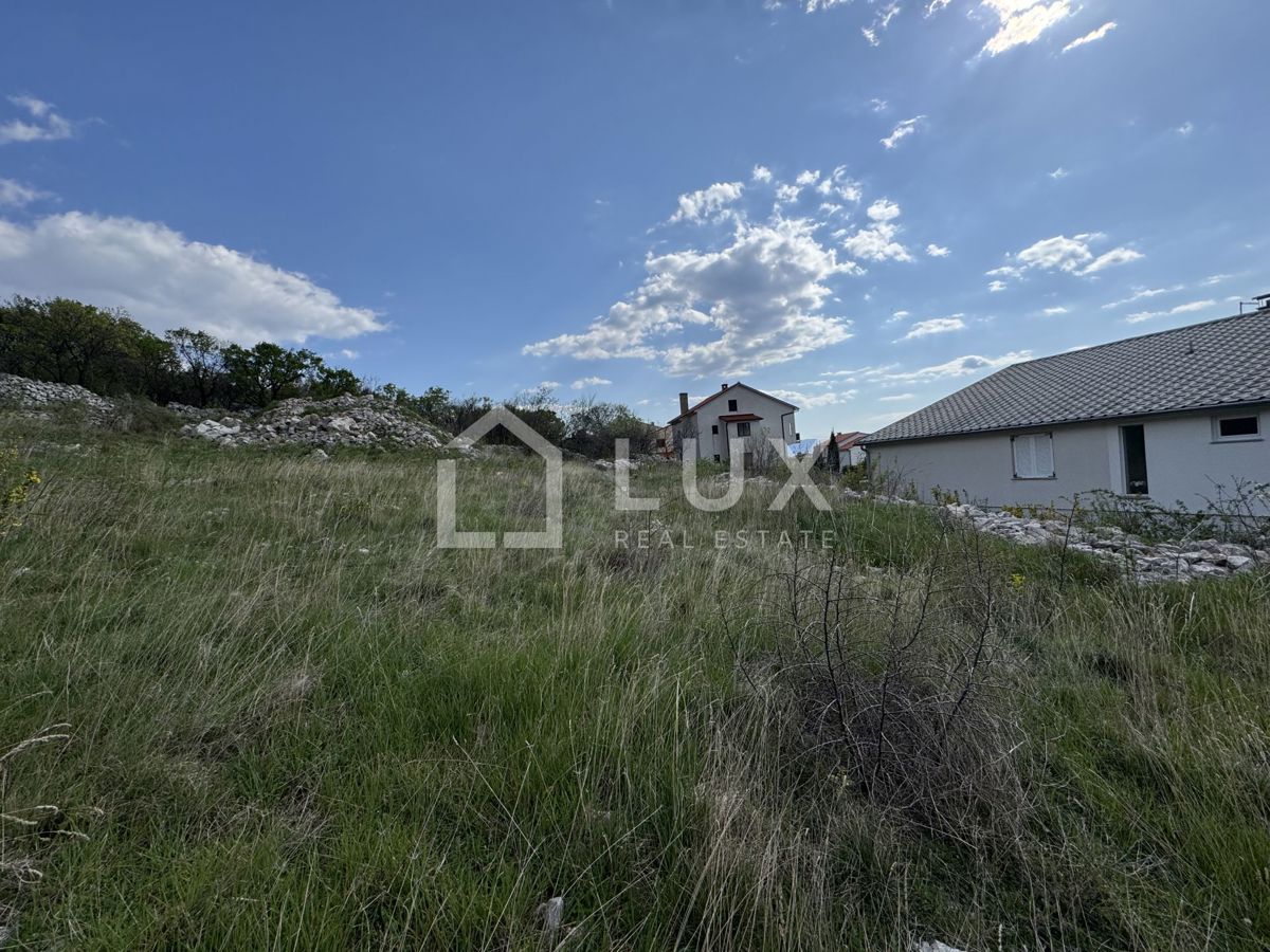 KLENOVICA - gradbeno zemljišče 823m2, 200m do morja