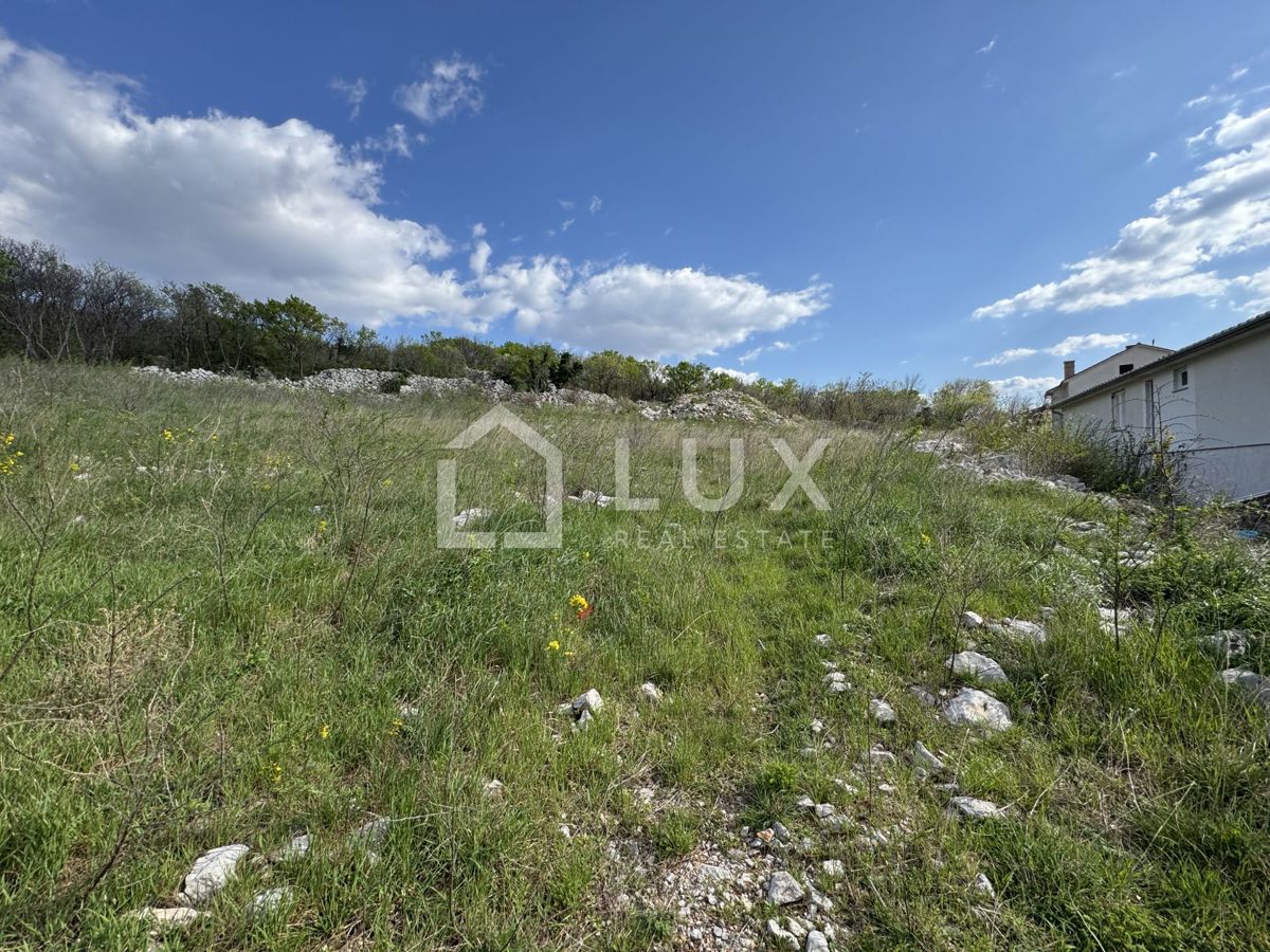 KLENOVICA - gradbeno zemljišče 823m2, 200m do morja