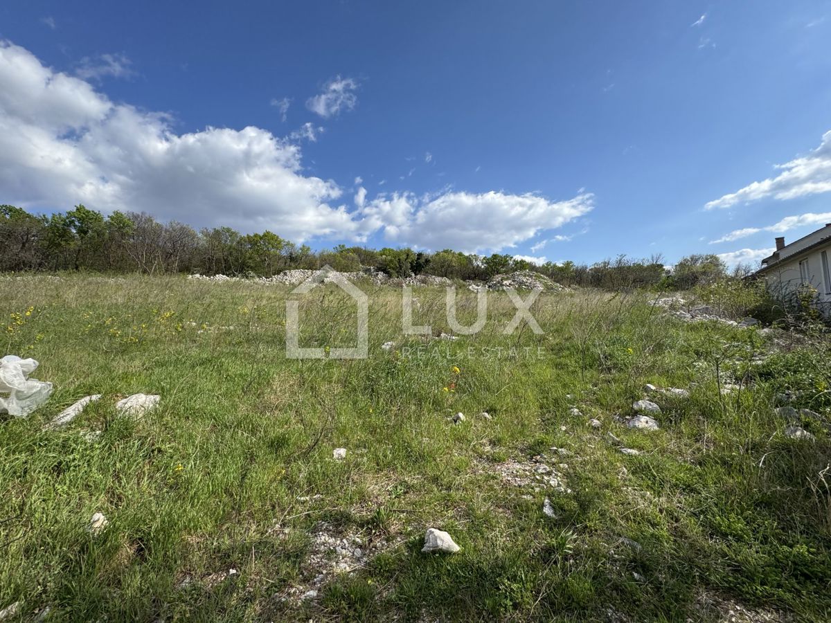 KLENOVICA - gradbeno zemljišče 823m2, 200m do morja