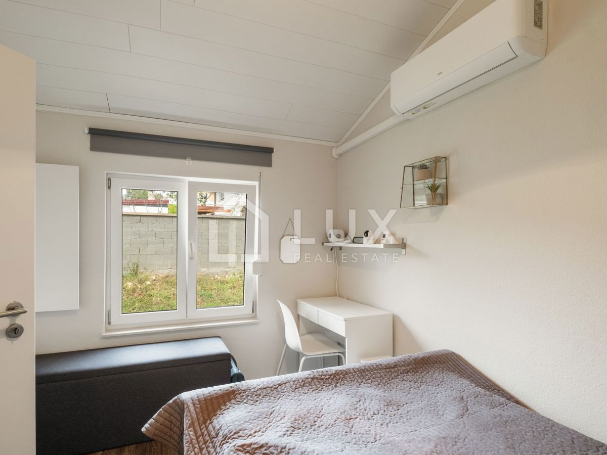 PEROJ - enonadstropna hiša + 1100m2 vrta, 5min do morja