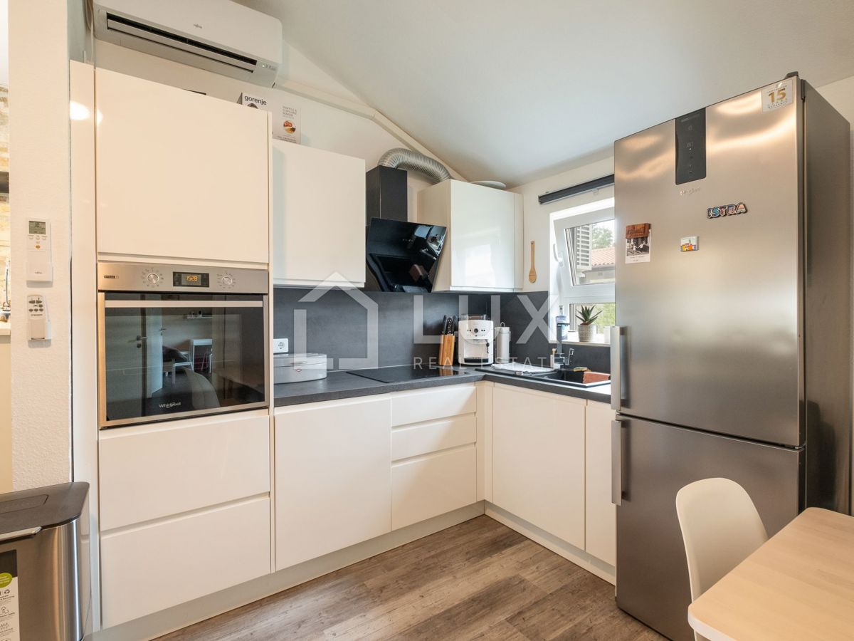 PEROJ - enonadstropna hiša + 1100m2 vrta, 5min do morja