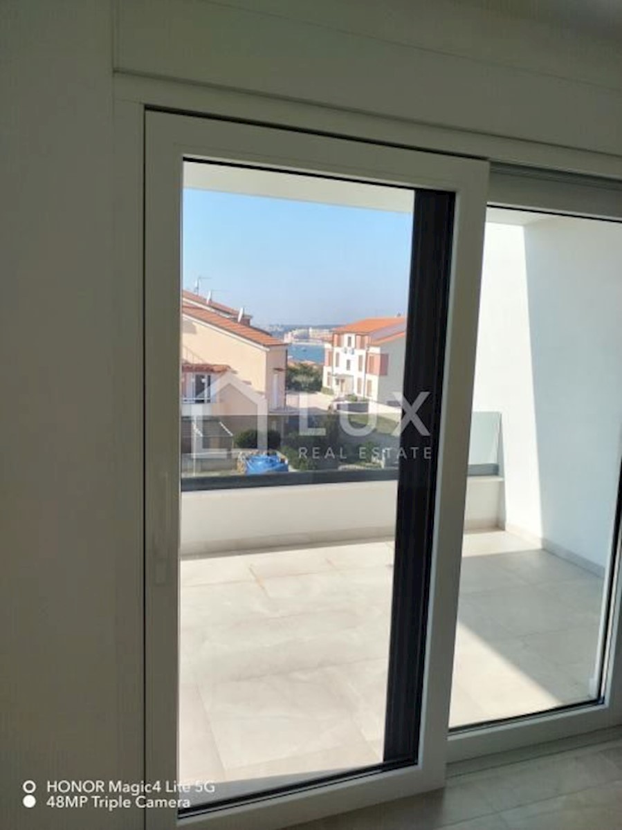 MEDULIN - dvoetažni apartma, novogradnja, 150m do morja