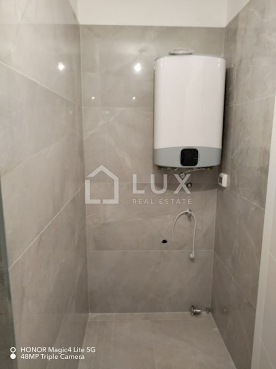 MEDULIN - dvoetažni apartma, novogradnja, 150m do morja