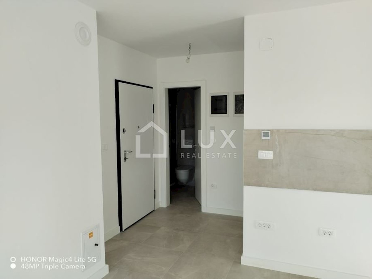 MEDULIN - dvoetažni apartma, novogradnja, 150m do morja