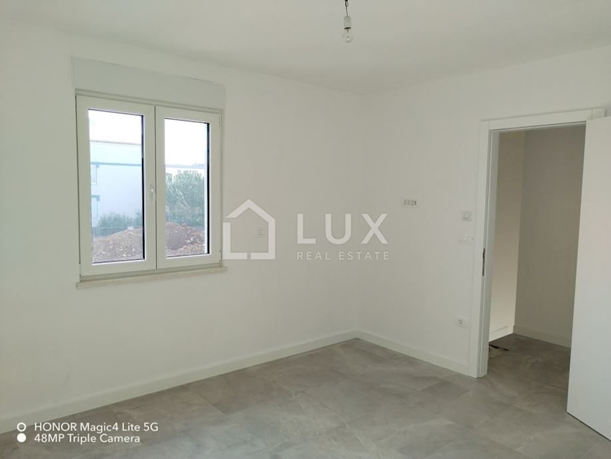 MEDULIN - dvoetažni apartma, novogradnja, 150m do morja