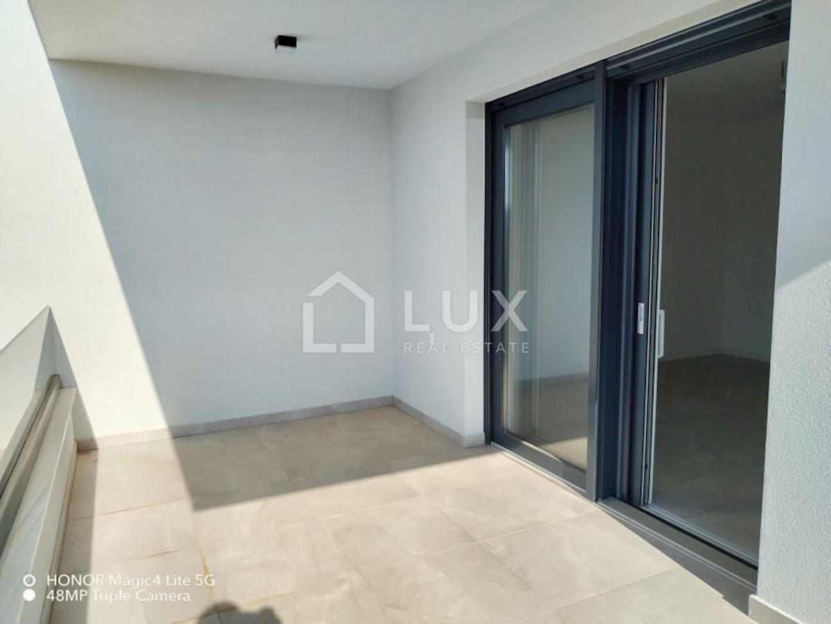 MEDULIN - dvoetažni apartma, novogradnja, 150m do morja