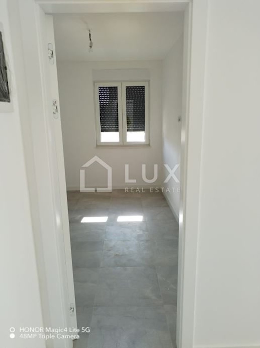 MEDULIN - dvoetažni apartma, novogradnja, 150m do morja