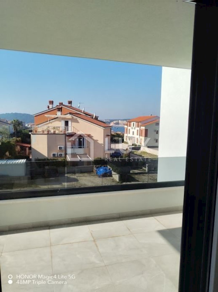 MEDULIN - dvoetažni apartma, novogradnja, 150m do morja