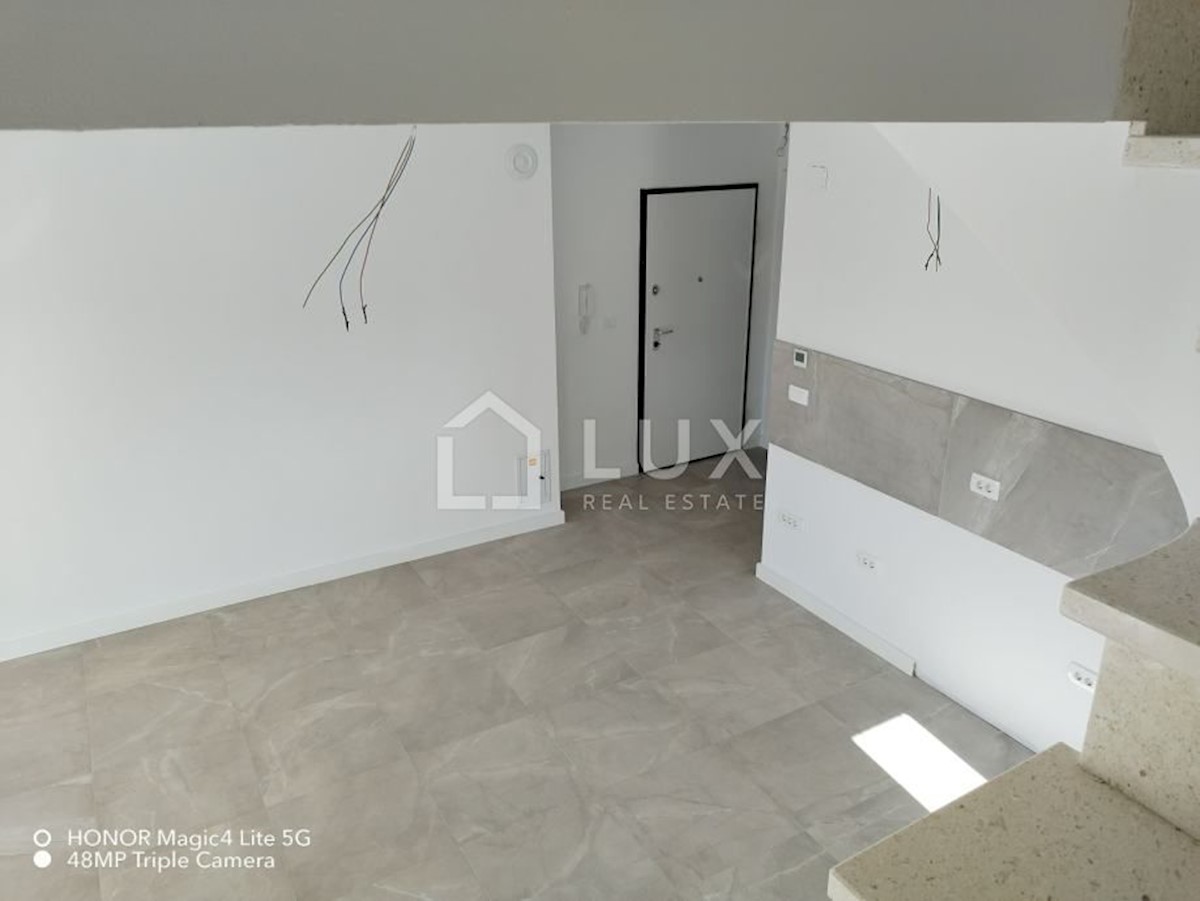 MEDULIN - dvoetažni apartma, novogradnja, 150m do morja