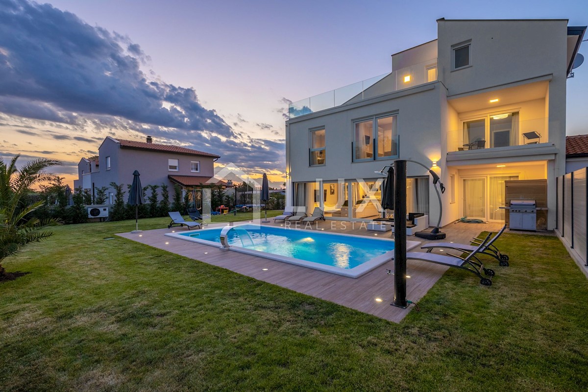 POREČ - vila dvojček z bazenom