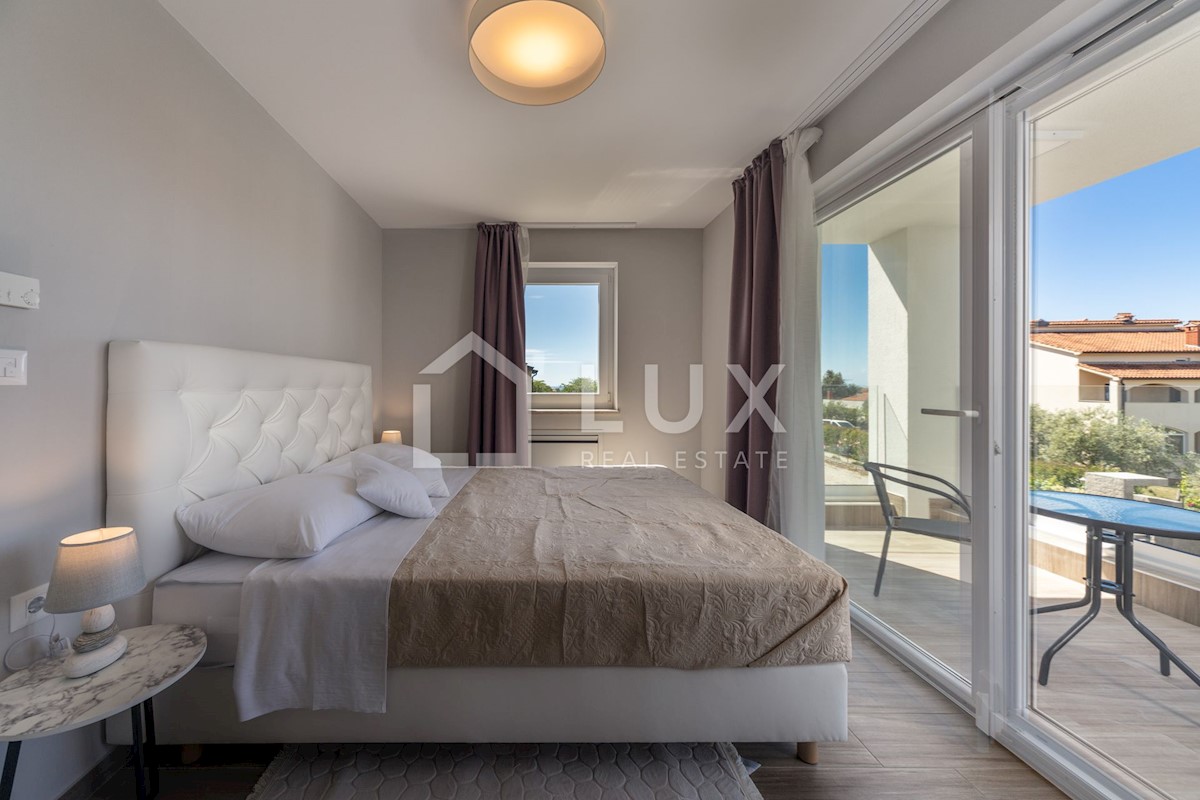 POREČ - vila dvojček z bazenom