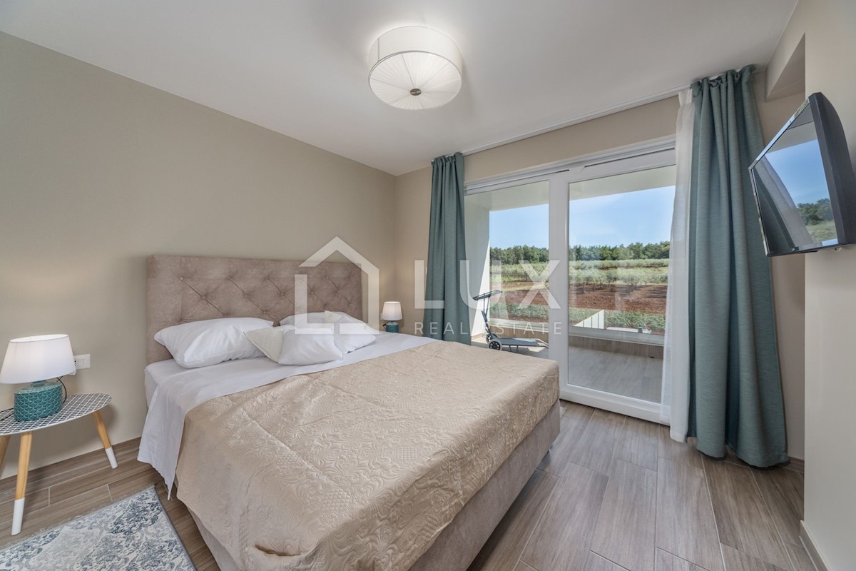 POREČ - vila dvojček z bazenom