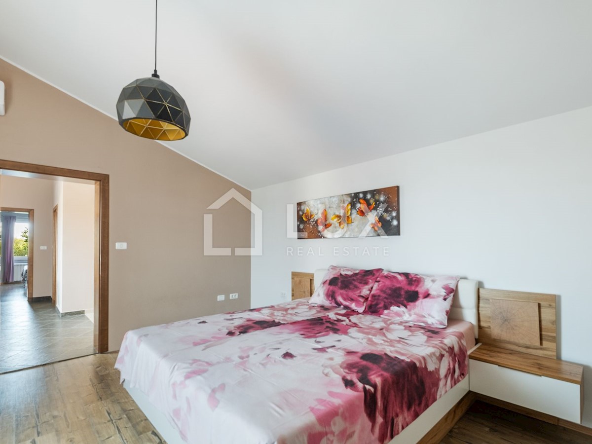 PULA - vila z bazenom na parceli 1116m2