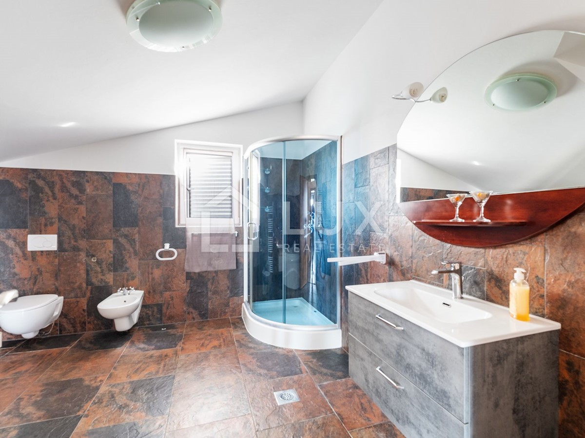 PULA - vila z bazenom na parceli 1116m2