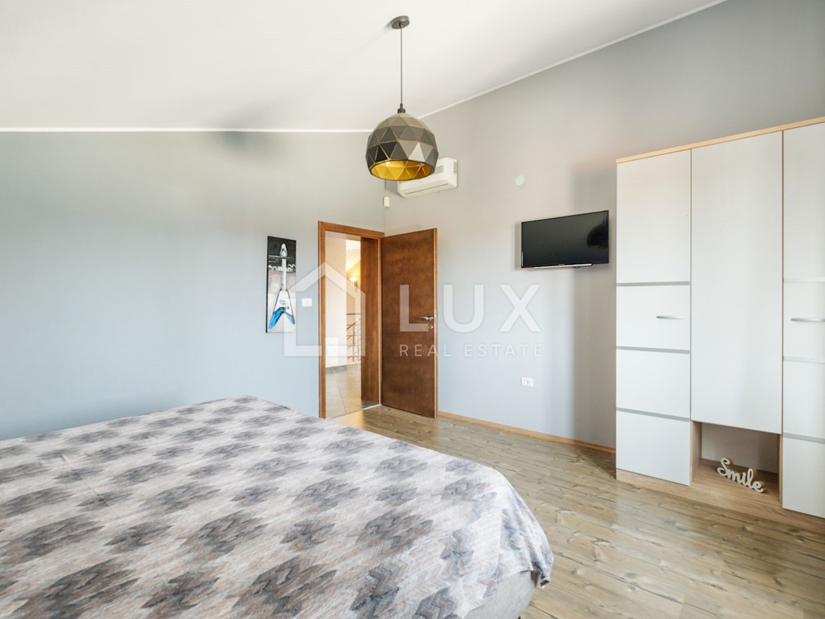 PULA - vila z bazenom na parceli 1116m2