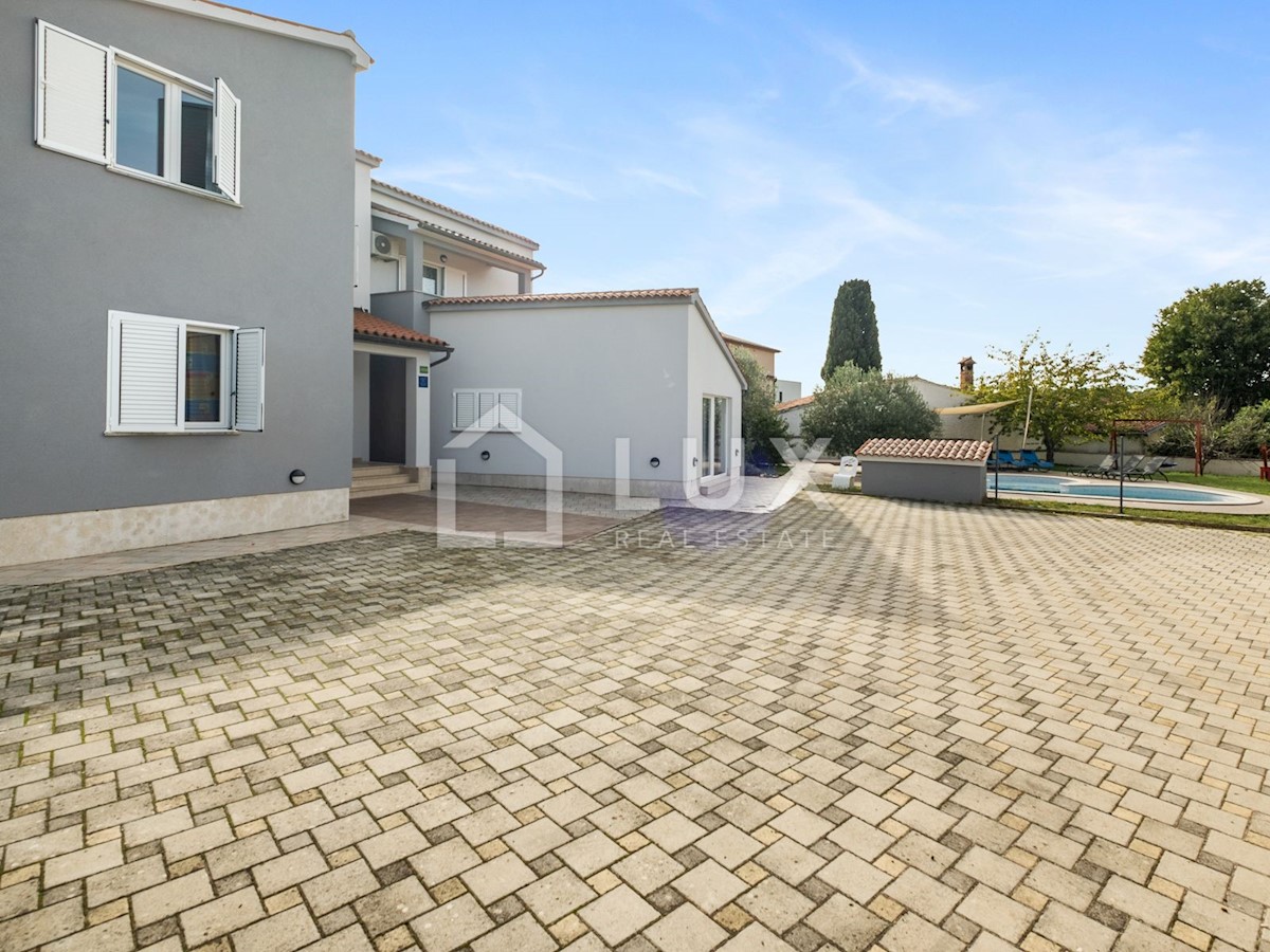 PULA - vila z bazenom na parceli 1116m2