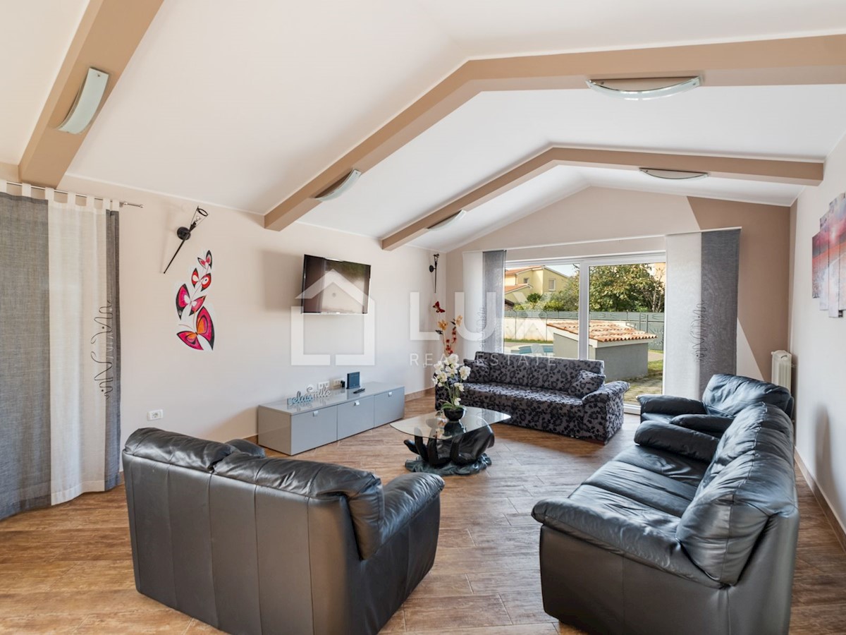 PULA - vila z bazenom na parceli 1116m2