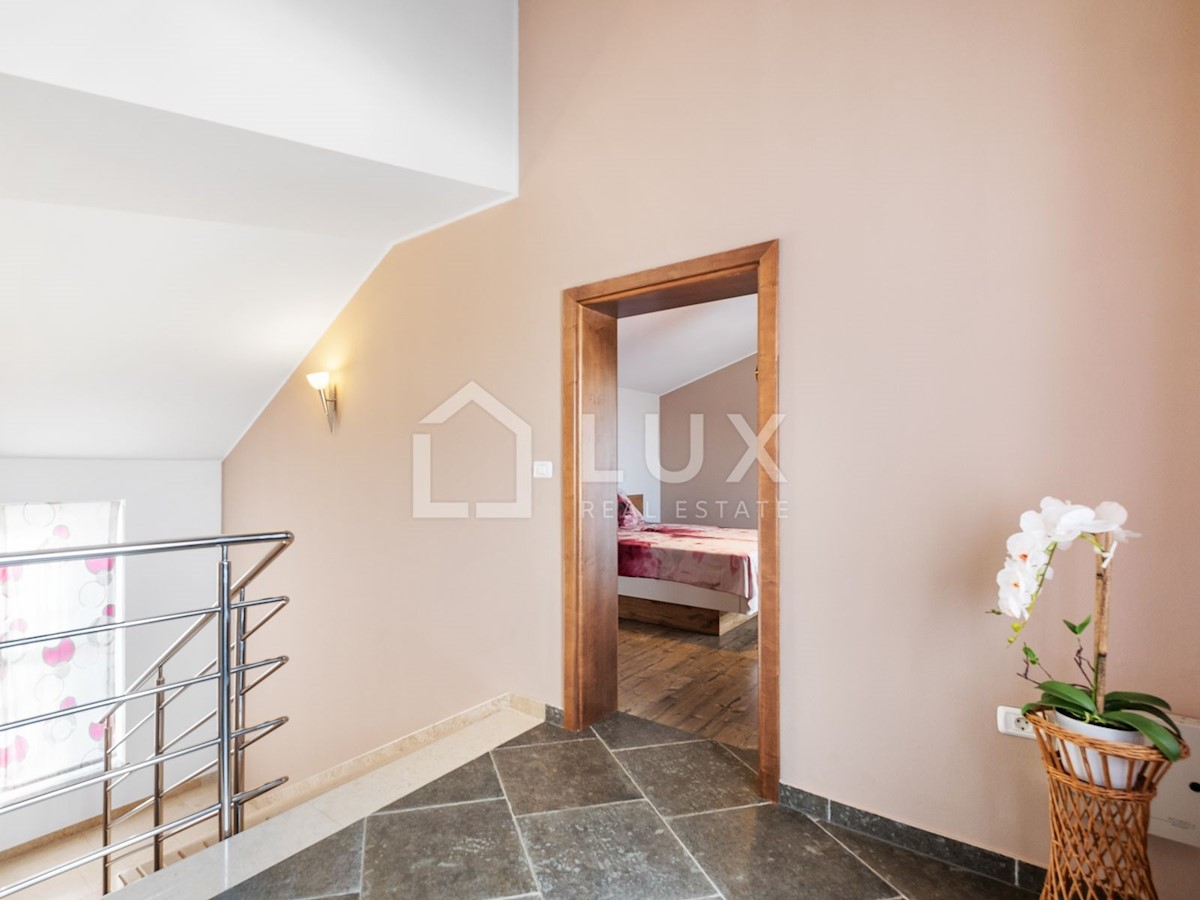 PULA - vila z bazenom na parceli 1116m2