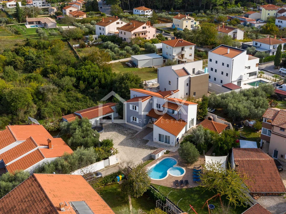 PULA - vila z bazenom na parceli 1116m2