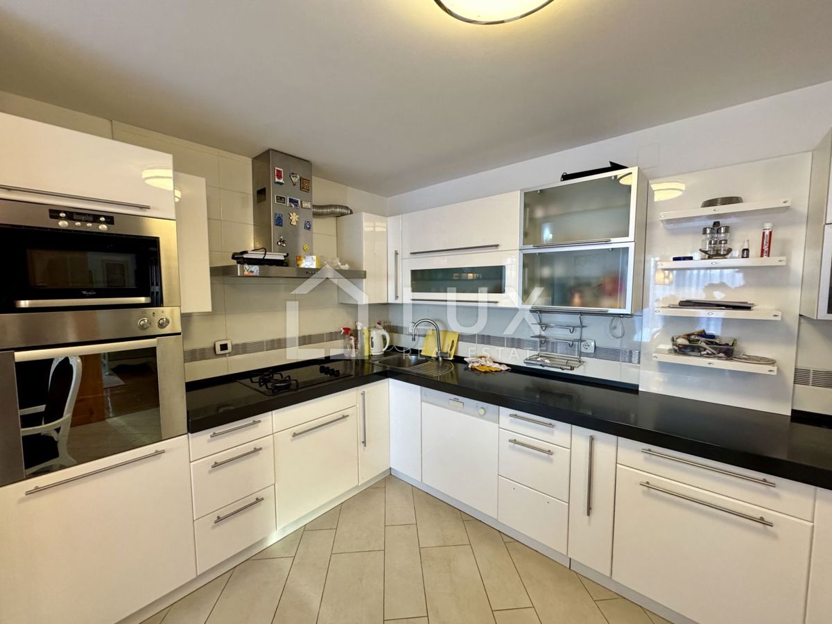 CRIKVENICA - penthouse 182m2, 3 parkirna mesta