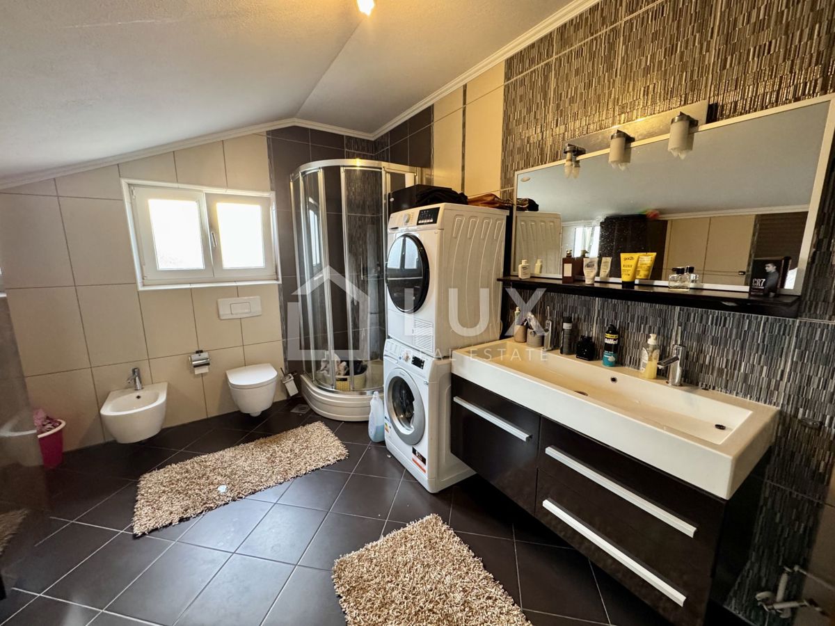 CRIKVENICA - penthouse 182m2, 3 parkirna mesta