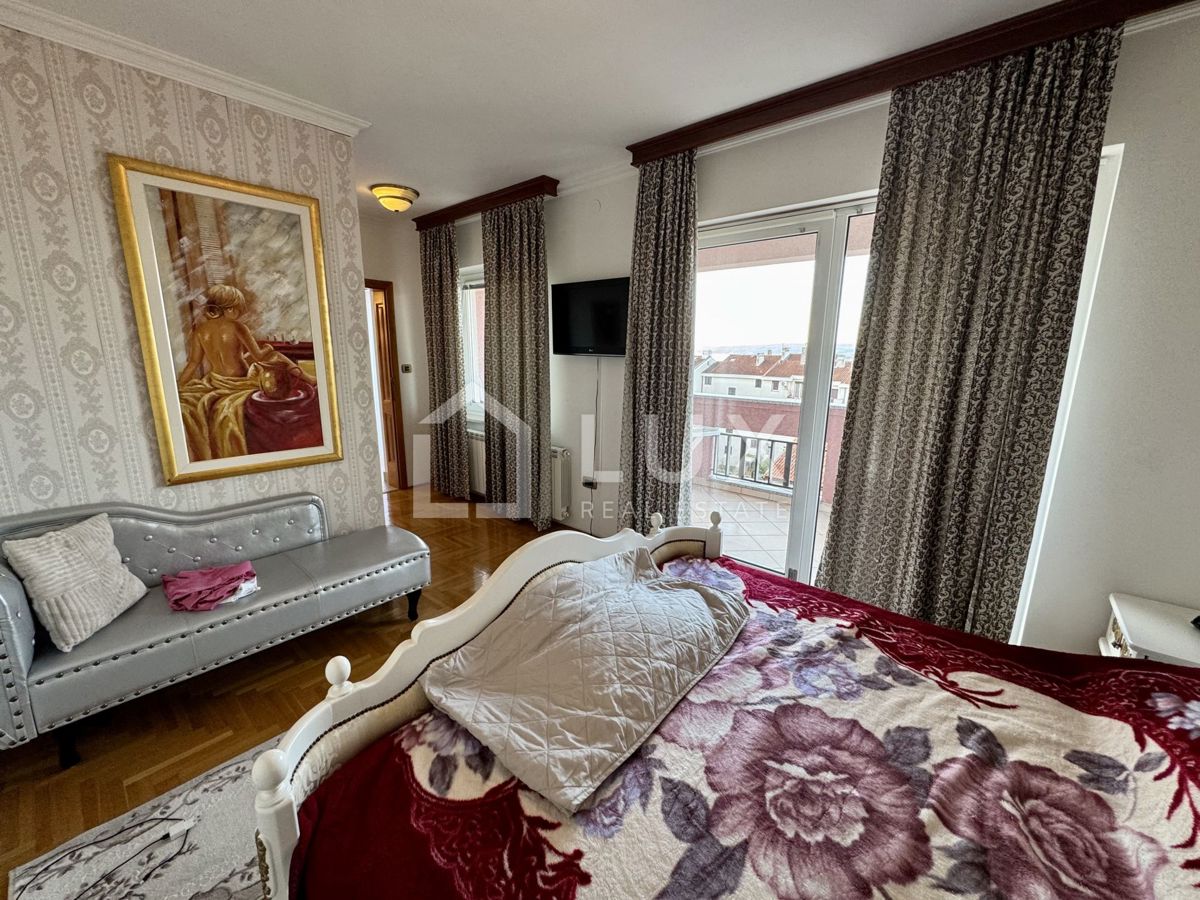 CRIKVENICA - penthouse 182m2, 3 parkirna mesta