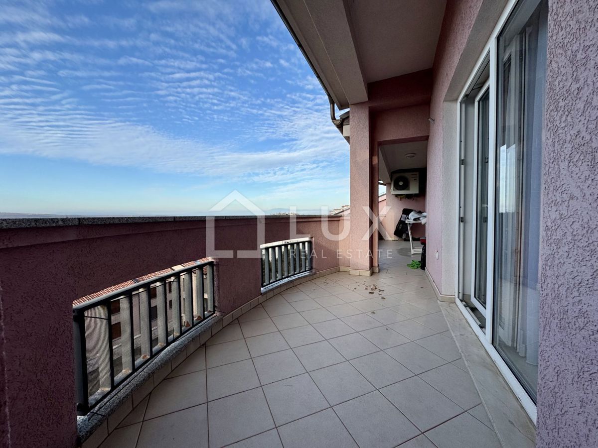 CRIKVENICA - penthouse 182m2, 3 parkirna mesta