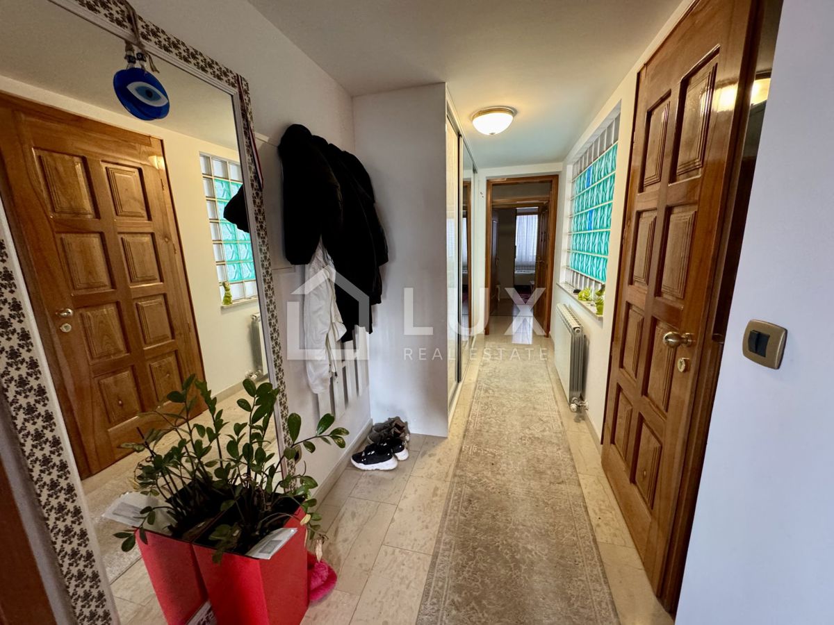 CRIKVENICA - penthouse 182m2, 3 parkirna mesta