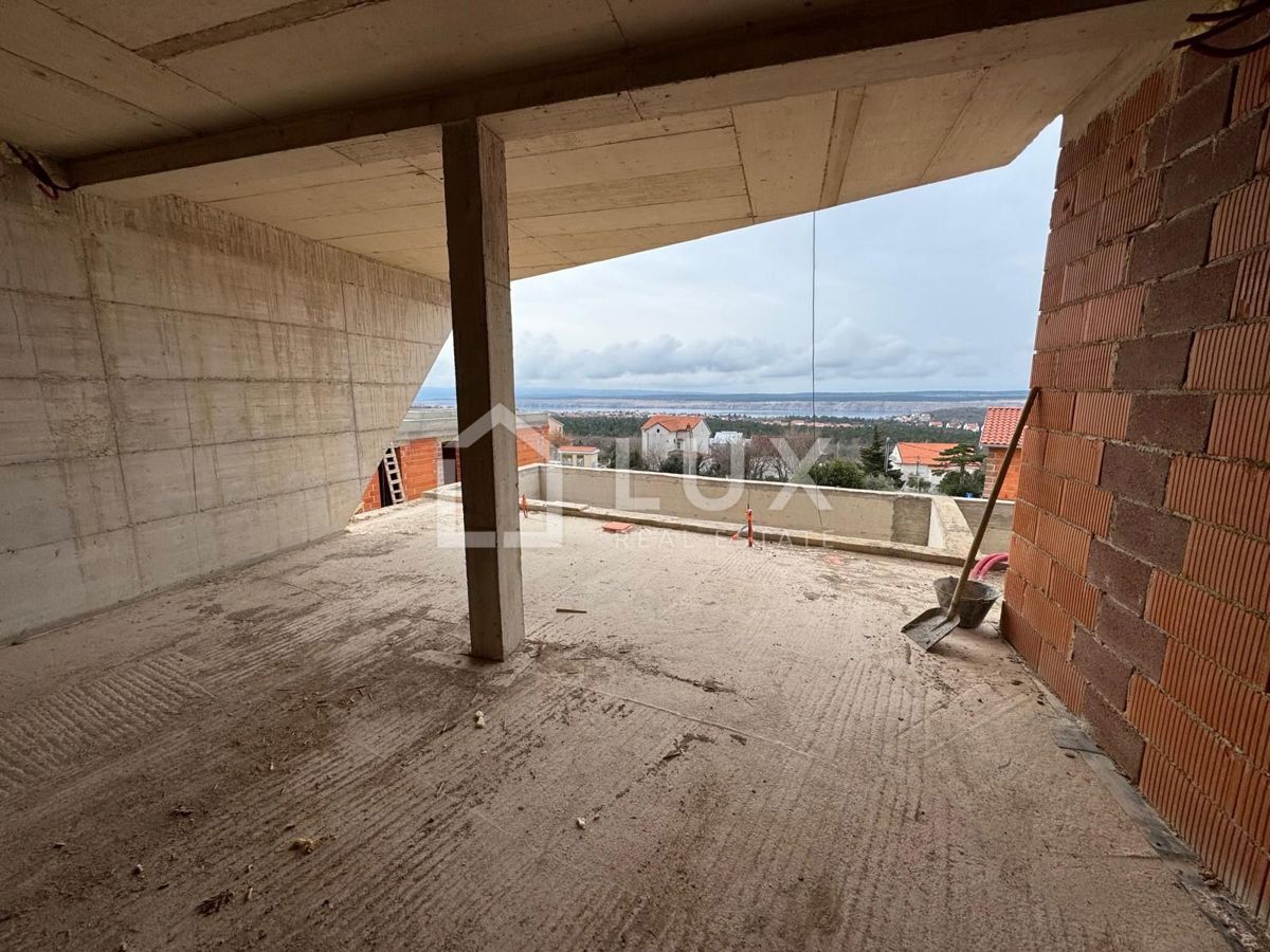 JADRANOVO - dvoetažno stanovanje z bazenom, nedokončano