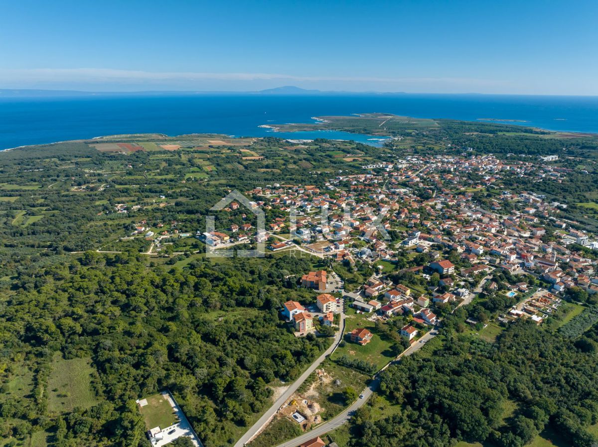 LIŽNJAN - dvosobno stanovanje z garažo