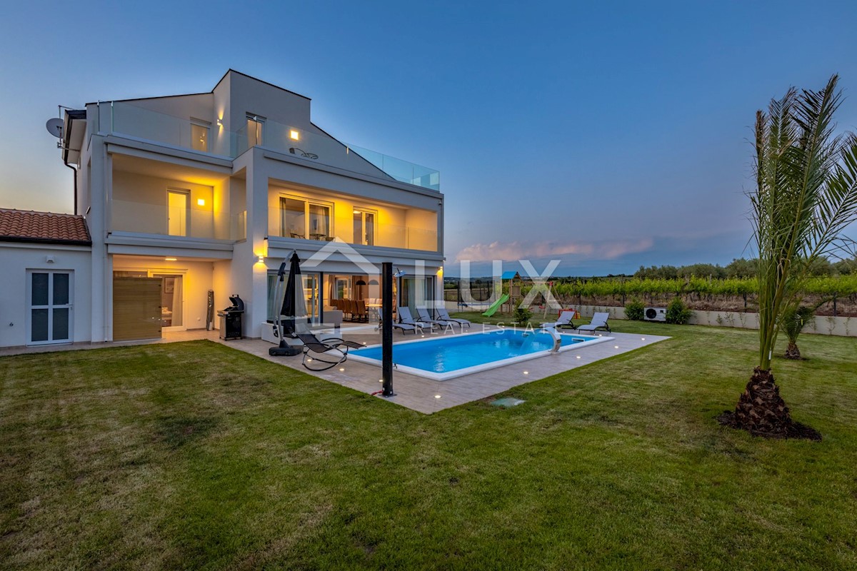 POREČ - luksuzna vila z bazenom