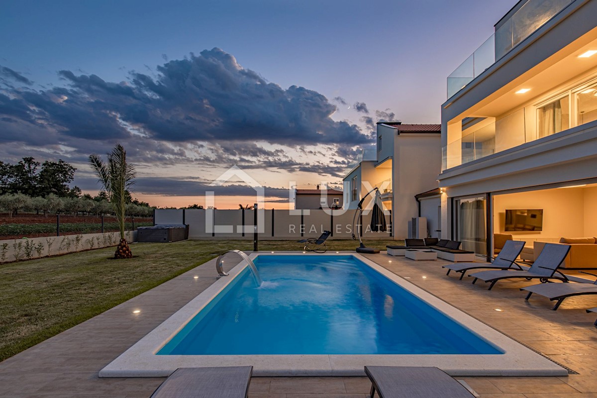 POREČ - luksuzna vila z bazenom
