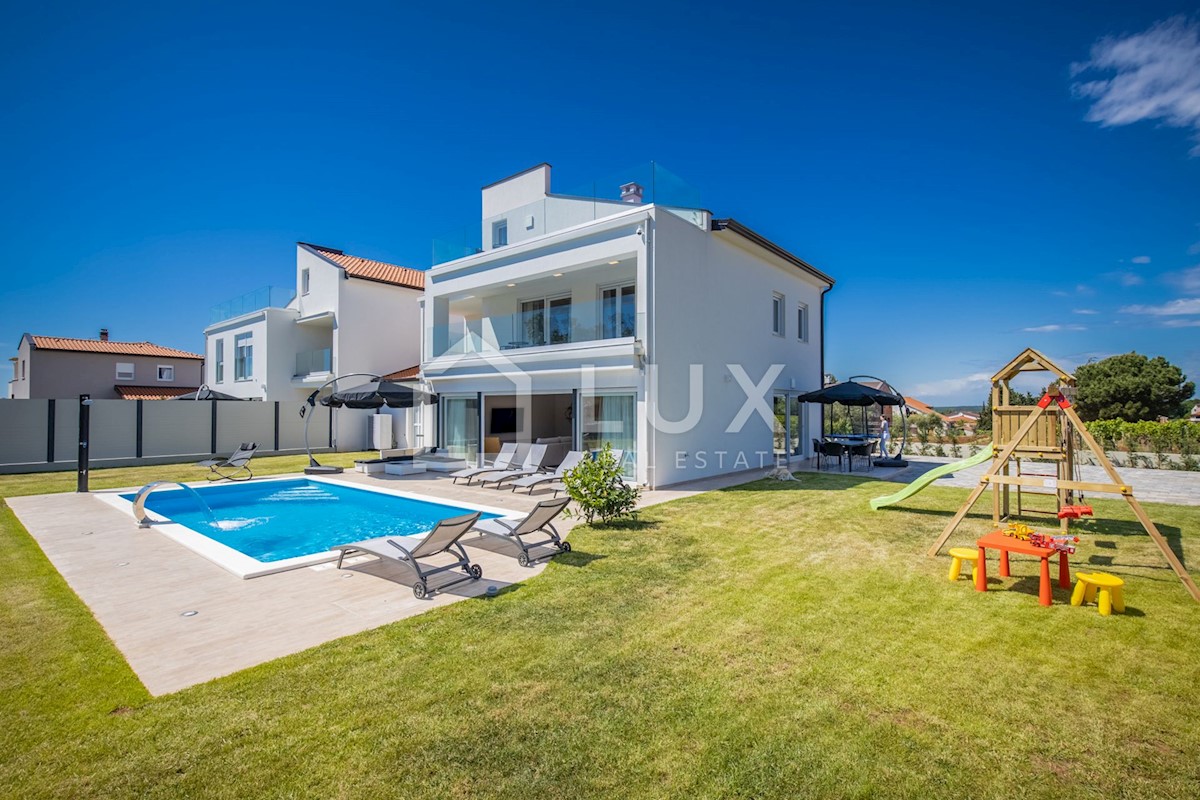POREČ - luksuzna vila z bazenom