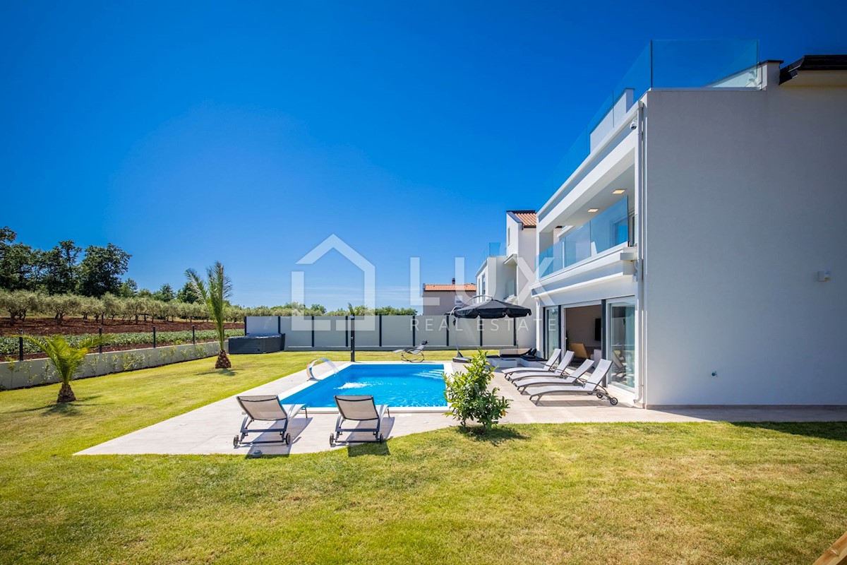 POREČ - luksuzna vila z bazenom
