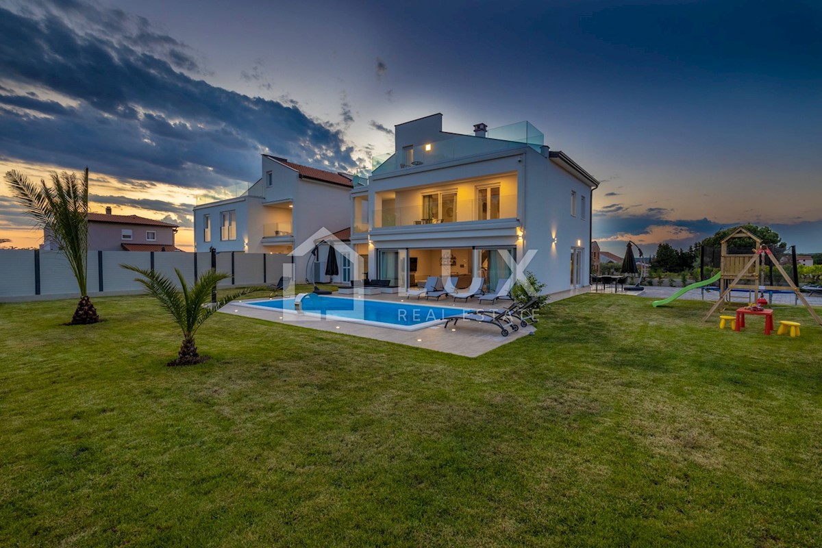 POREČ - luksuzna vila z bazenom