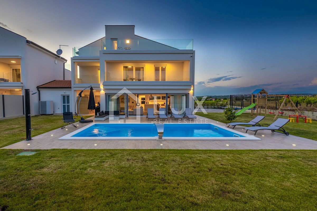 POREČ - luksuzna vila z bazenom
