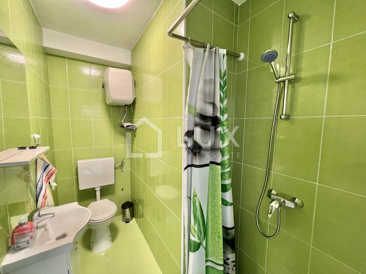 BRIBIR - trisobno stanovanje z bazenom in vrtom