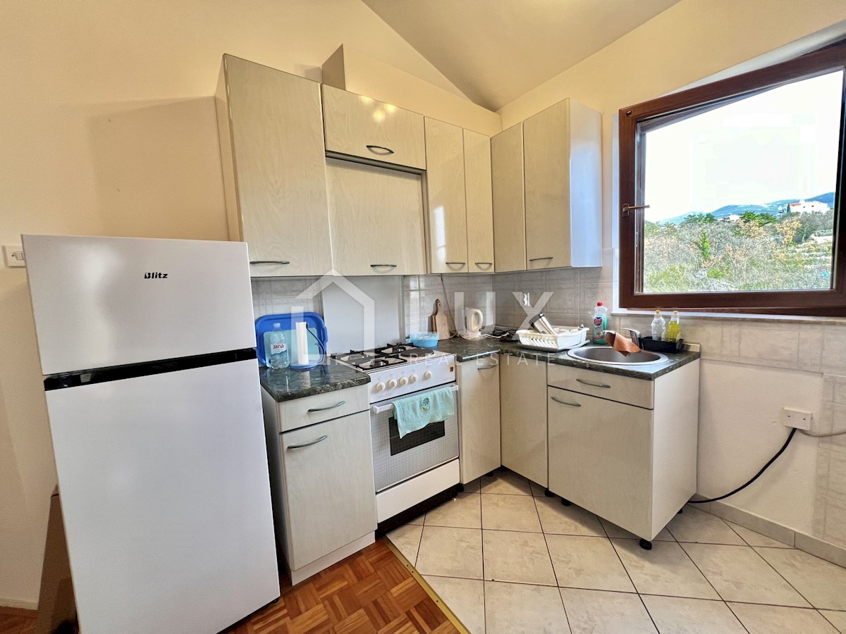CRIKVENICA - dvosobni apartma 42m2, pogled na morje
