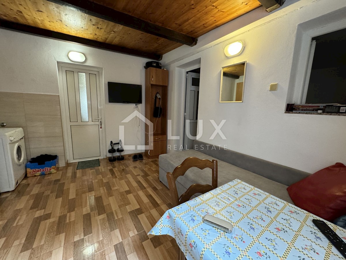 CRIKVENICA - stanovanje v centru mesta s teraso