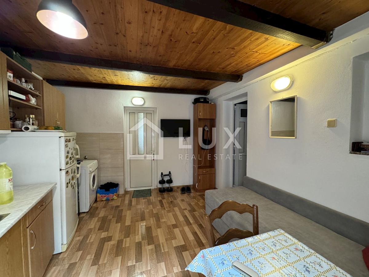 CRIKVENICA - stanovanje v centru mesta s teraso