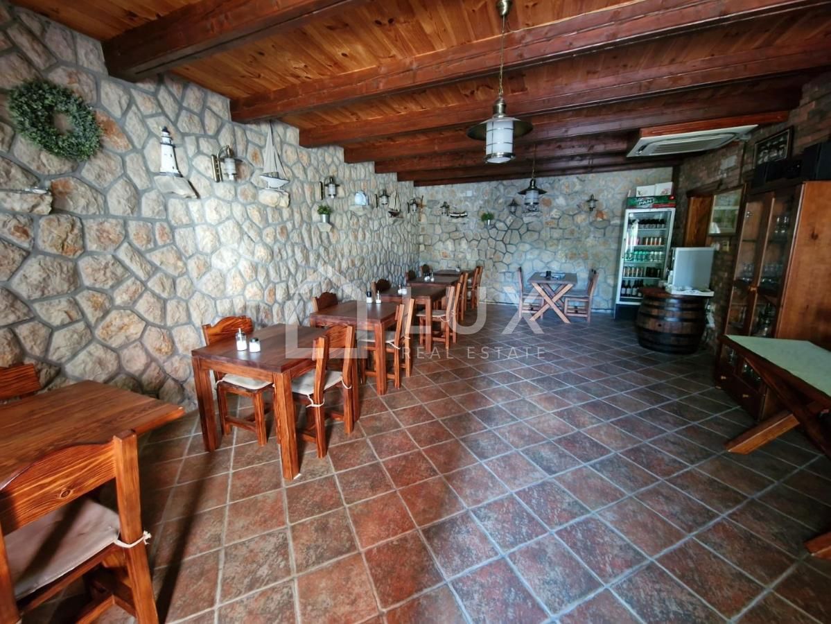 CRIKVENICA - apartmajska hiša z bazenom